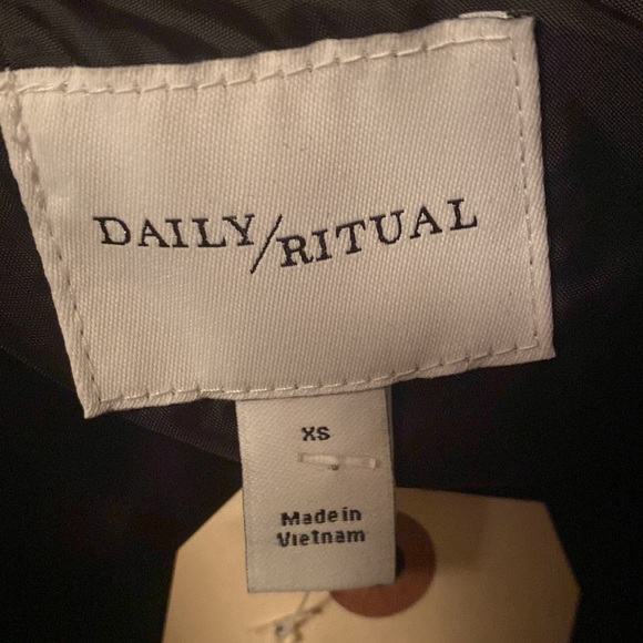 Daily Ritual Womens Diamond Quilted Long Coat. XS NWT - Picture 7 of 9